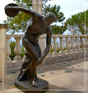famous bronze sculpture Discobolus
